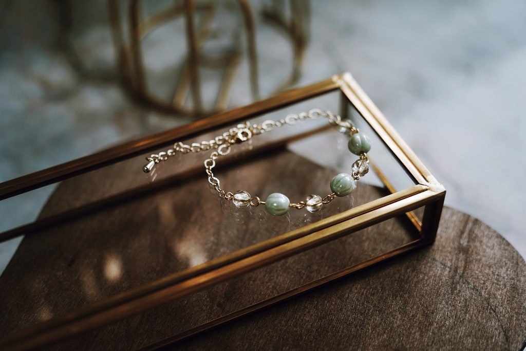 青磁色と金線玉のブレスレット