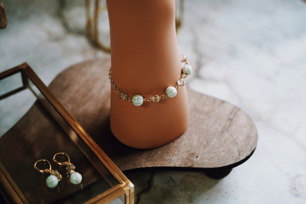 青磁色と金線玉のブレスレット