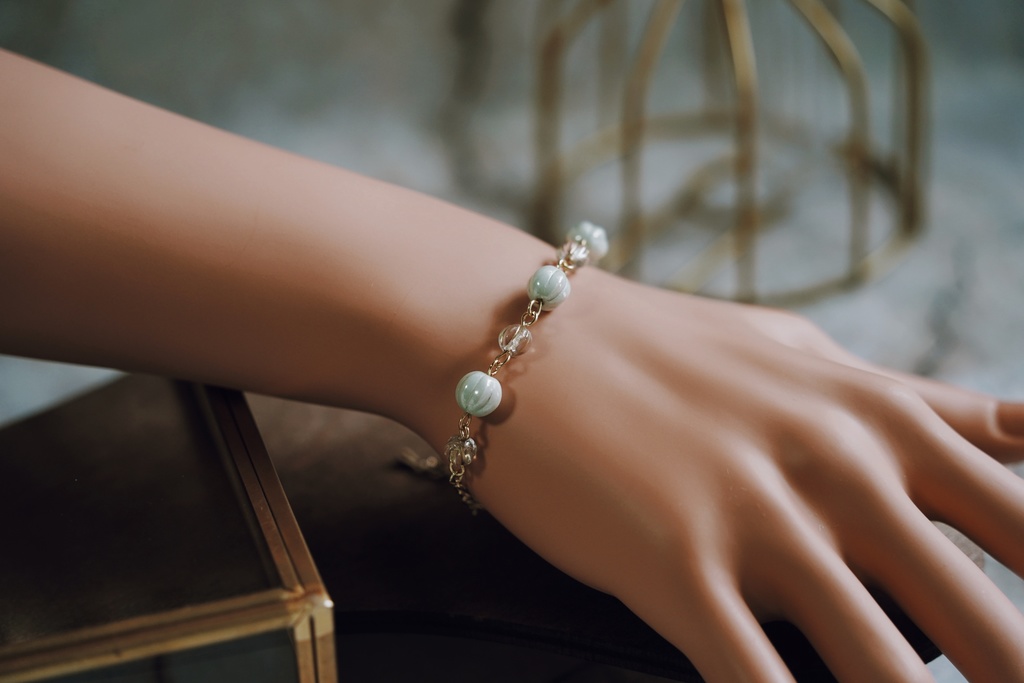 青磁色と金線玉のブレスレット