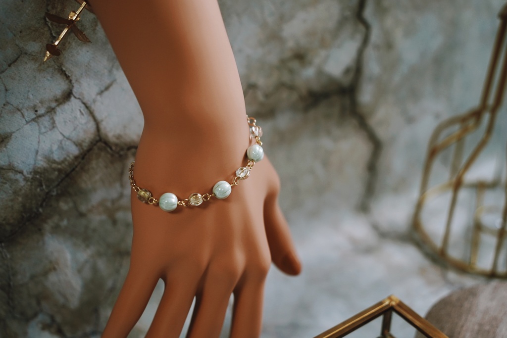 青磁色と金線玉のブレスレット