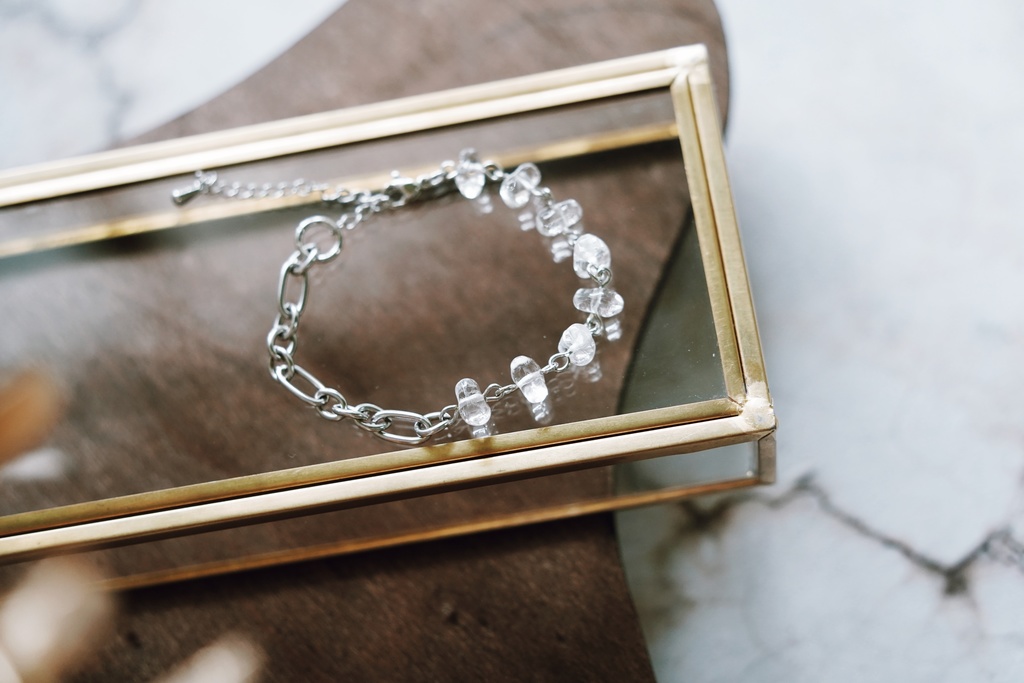 透明さざれのブレスレット