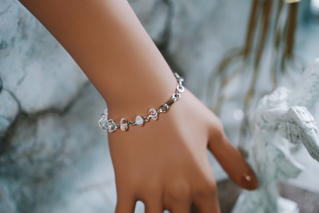 透明さざれのブレスレット