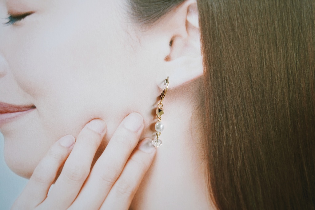 パールとさざれの耳飾り