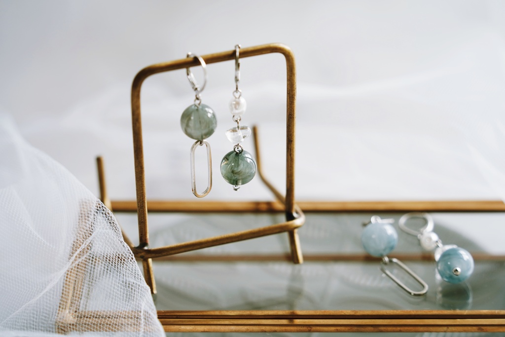 煙珠の耳飾り【左右非対称デザイン】