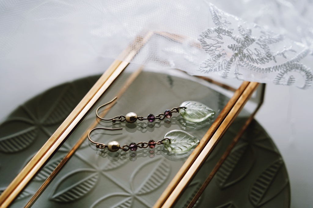 葡萄色の耳飾り