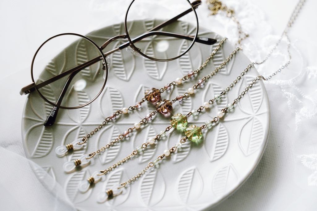 花ガラスの眼鏡チェーン