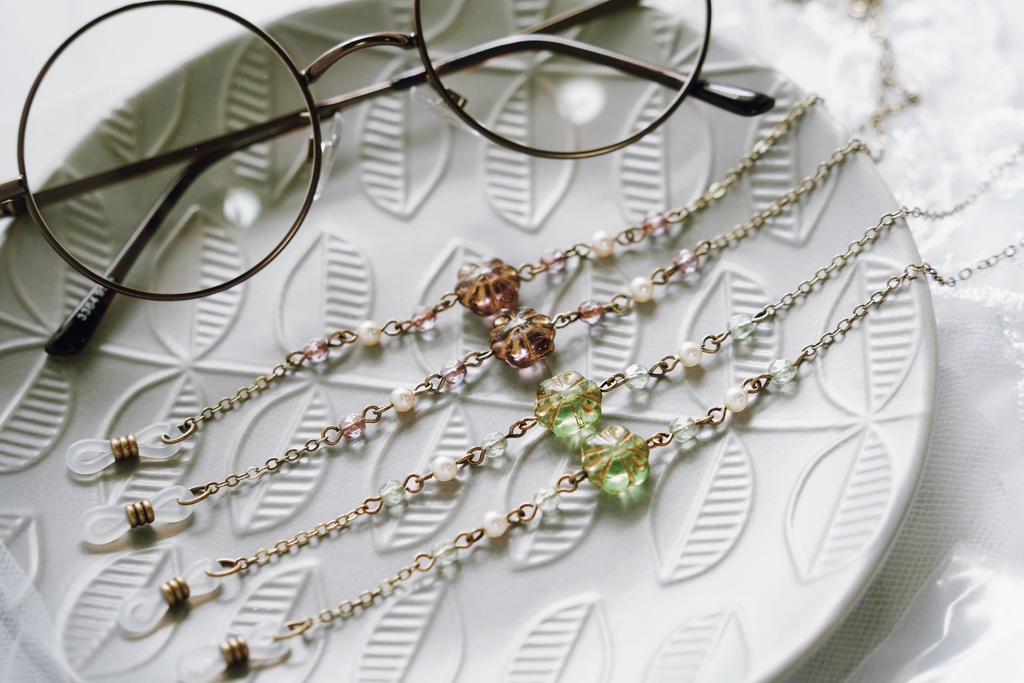 花ガラスの眼鏡チェーン