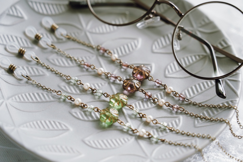 花ガラスの眼鏡チェーン