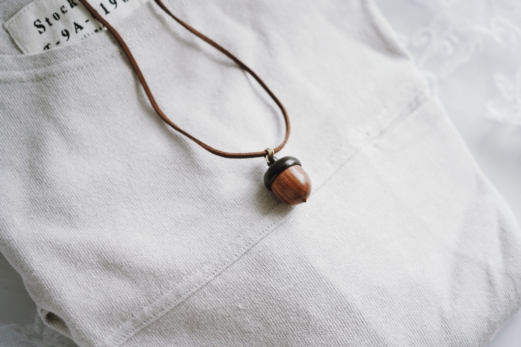 どんぐりの首飾り