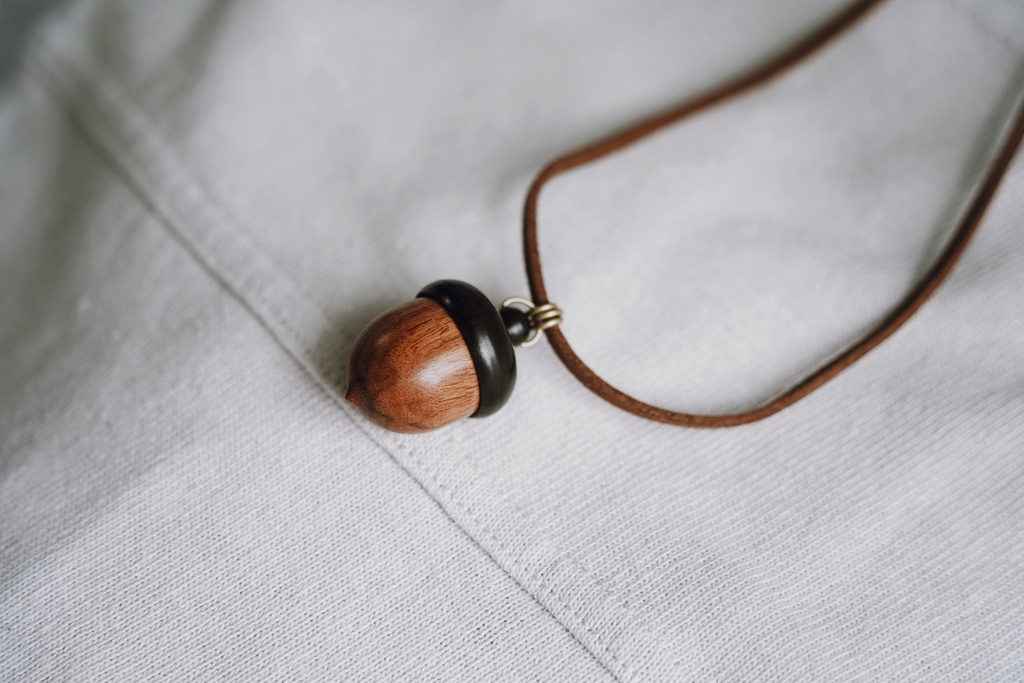 どんぐりの首飾り