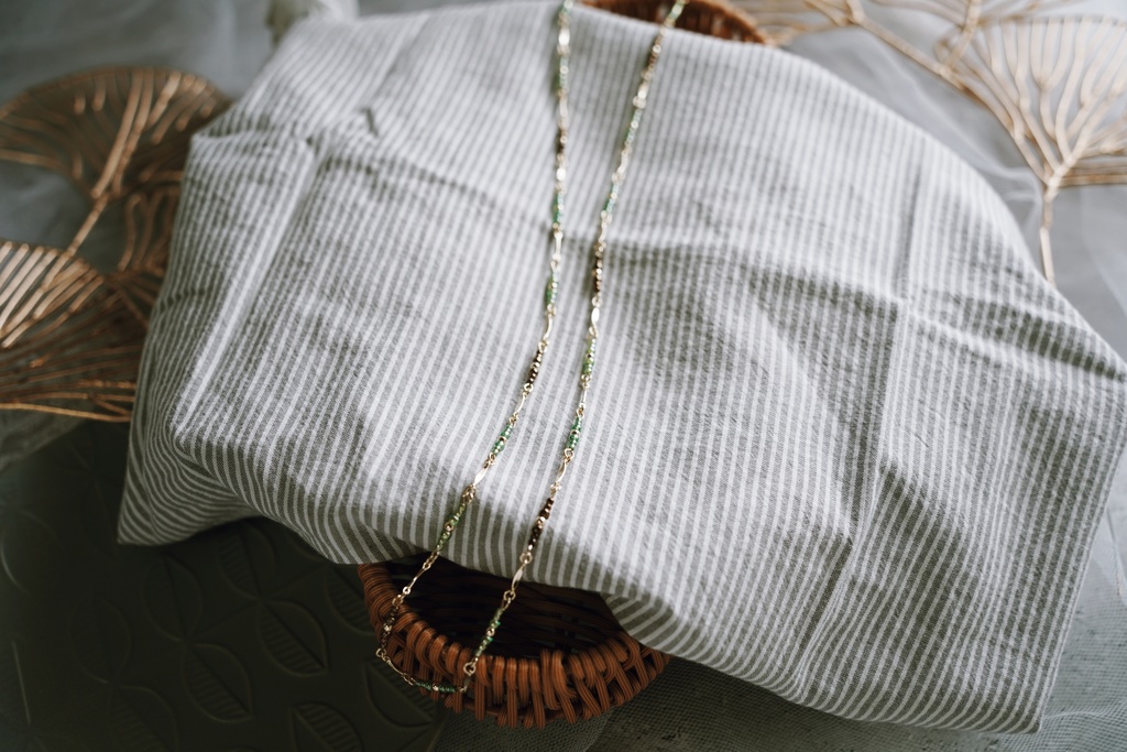 スパイスカラーのロングネックレス