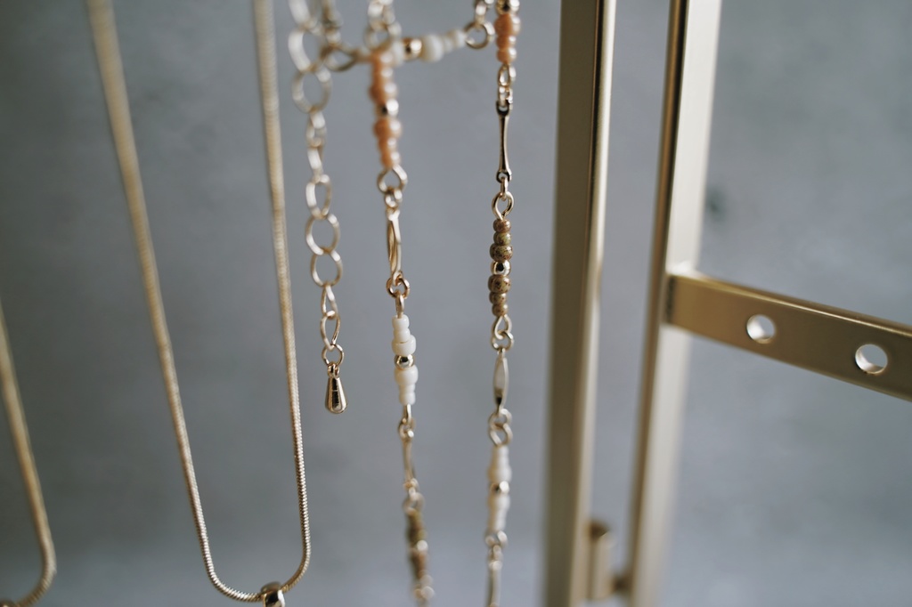 スパイスカラーのロングネックレス