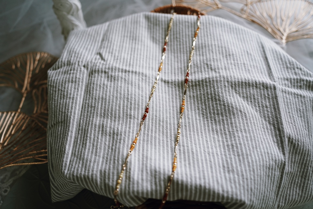 スパイスカラーのロングネックレス