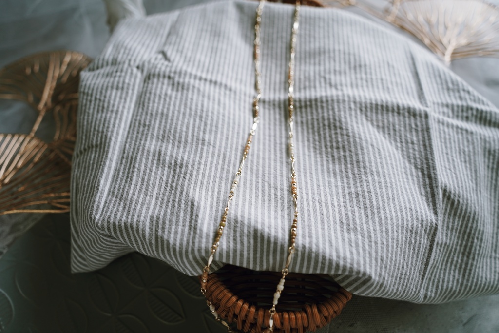 スパイスカラーのロングネックレス