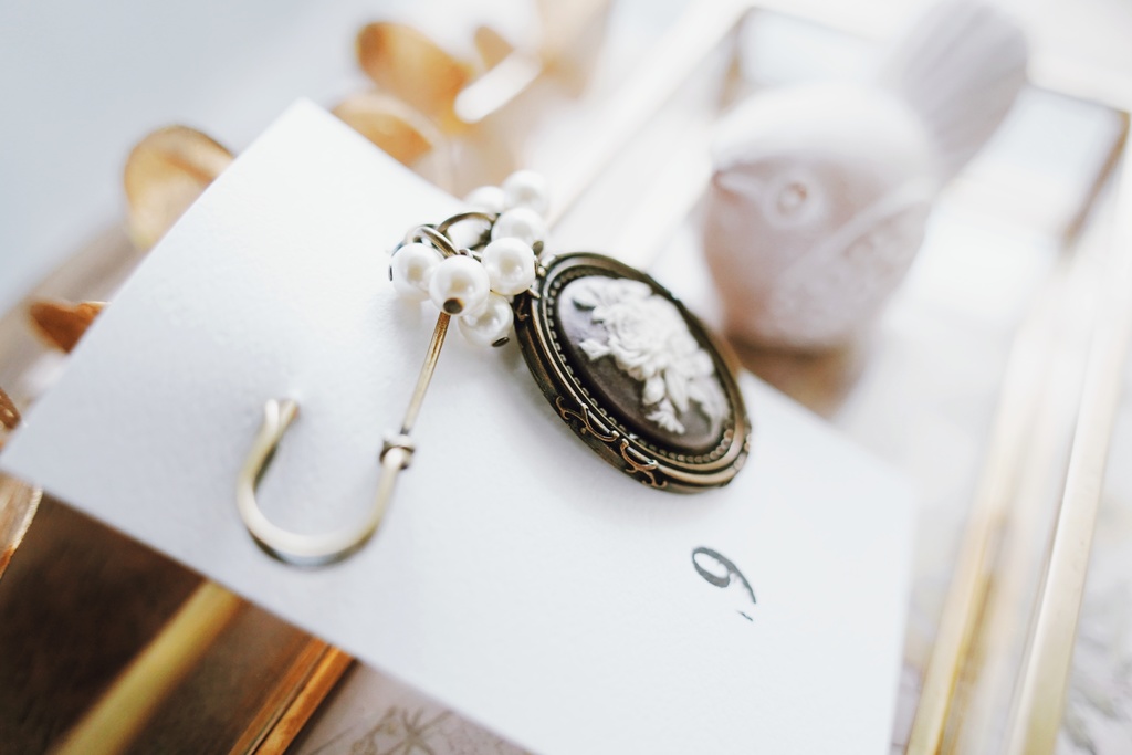 ローズカメオのアンティークピン