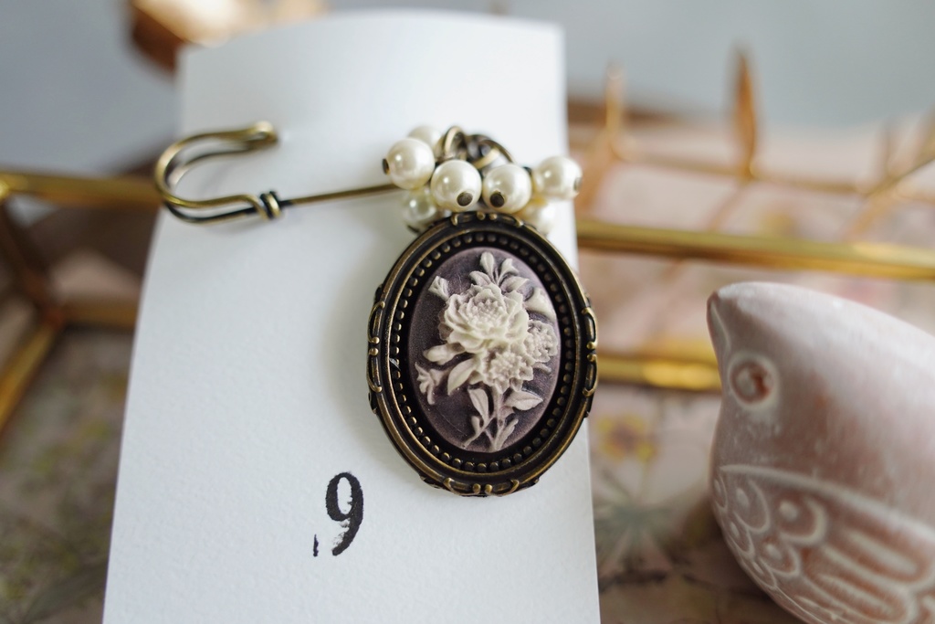 ローズカメオのアンティークピン