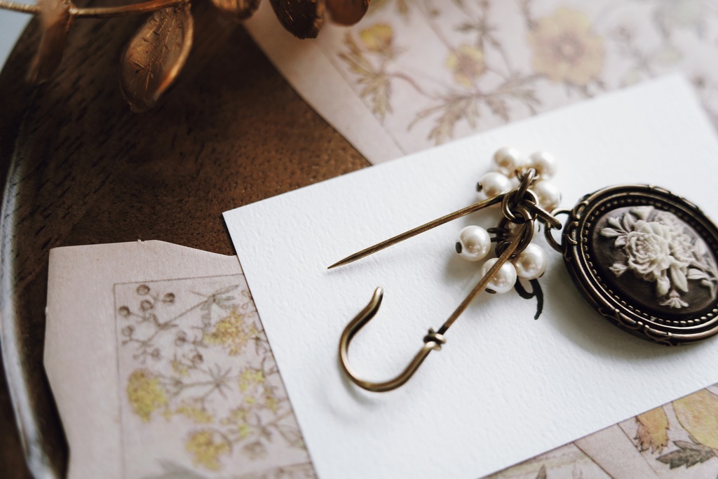 ローズカメオのアンティークピン