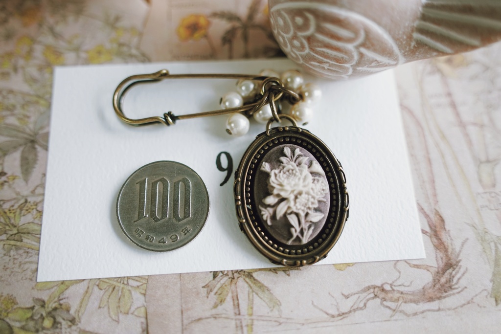 ローズカメオのアンティークピン