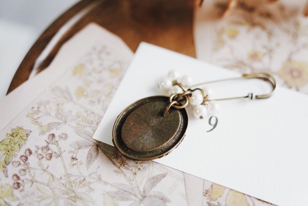 ローズカメオのアンティークピン