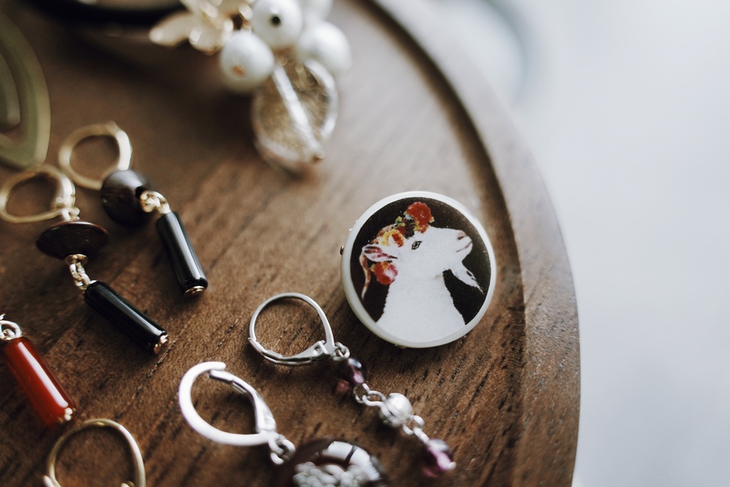 ヴィンテージボタンのブローチ【花冠】