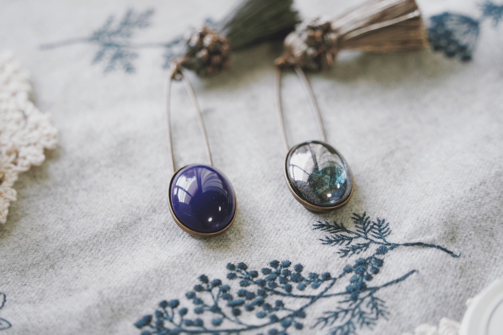 ガラスとフリンジのストールピン