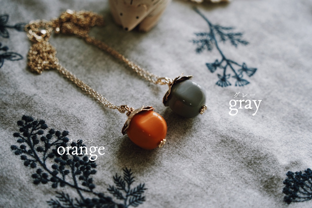 柿の実の首飾り