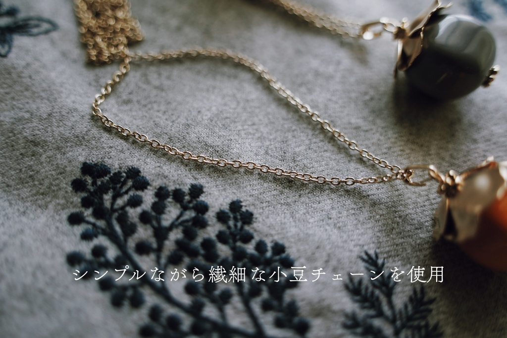 柿の実の首飾り