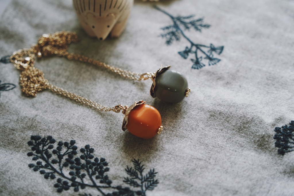 柿の実の首飾り