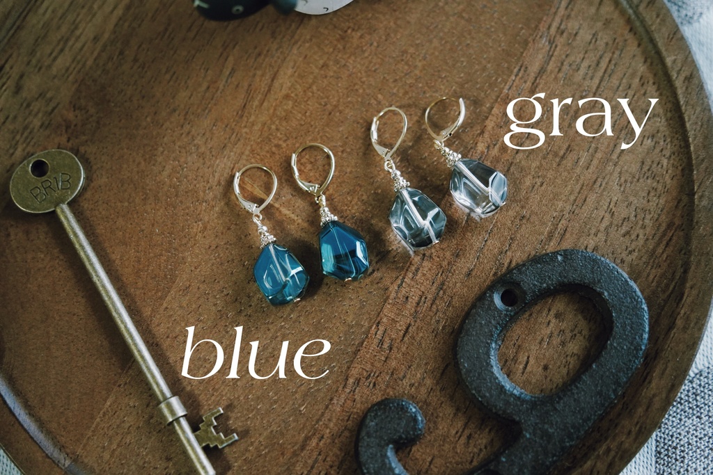 ランダムカットガラスの耳飾り