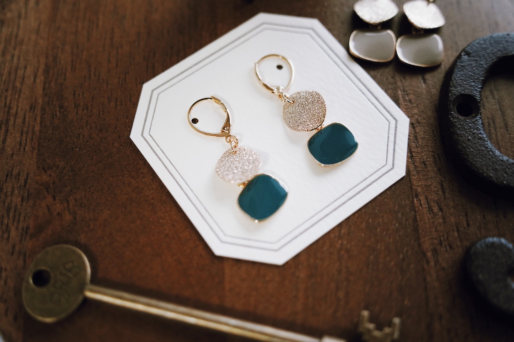 メタルプレートの耳飾り