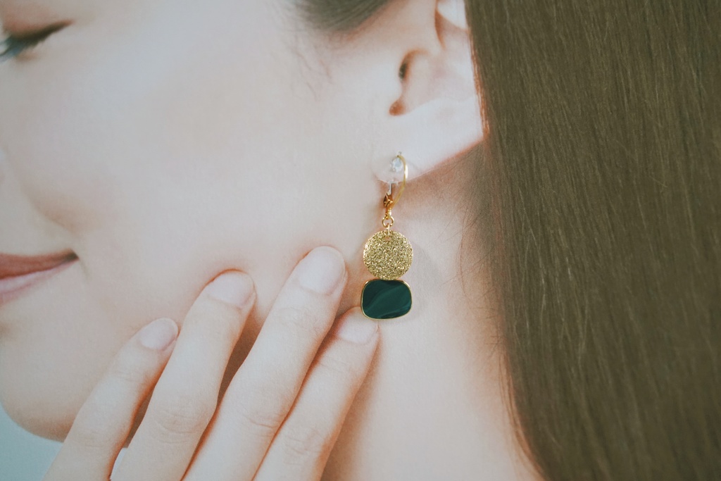 メタルプレートの耳飾り