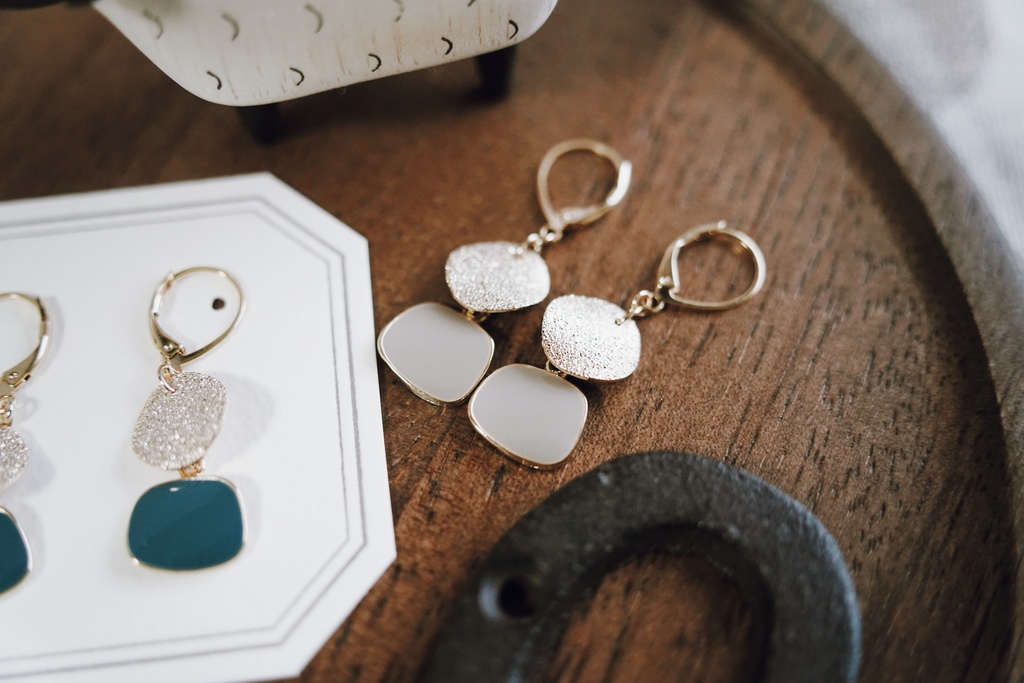 メタルプレートの耳飾り