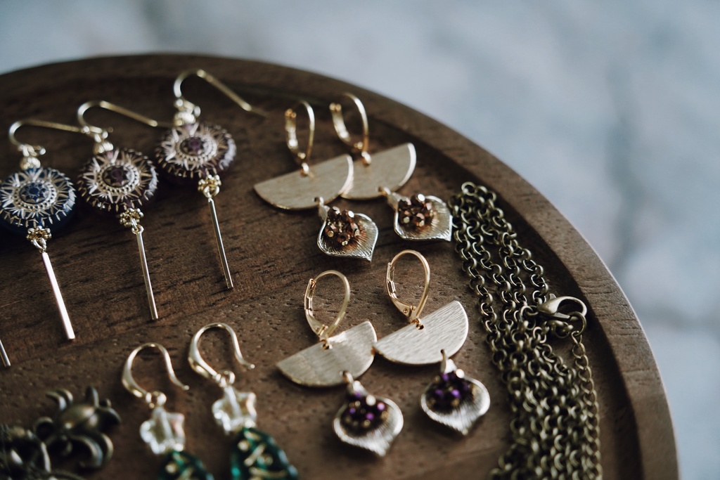 ラグジュアリーフラワーの耳飾り