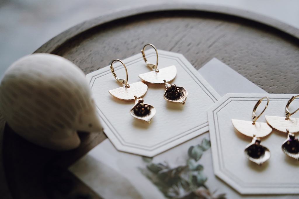 ラグジュアリーフラワーの耳飾り