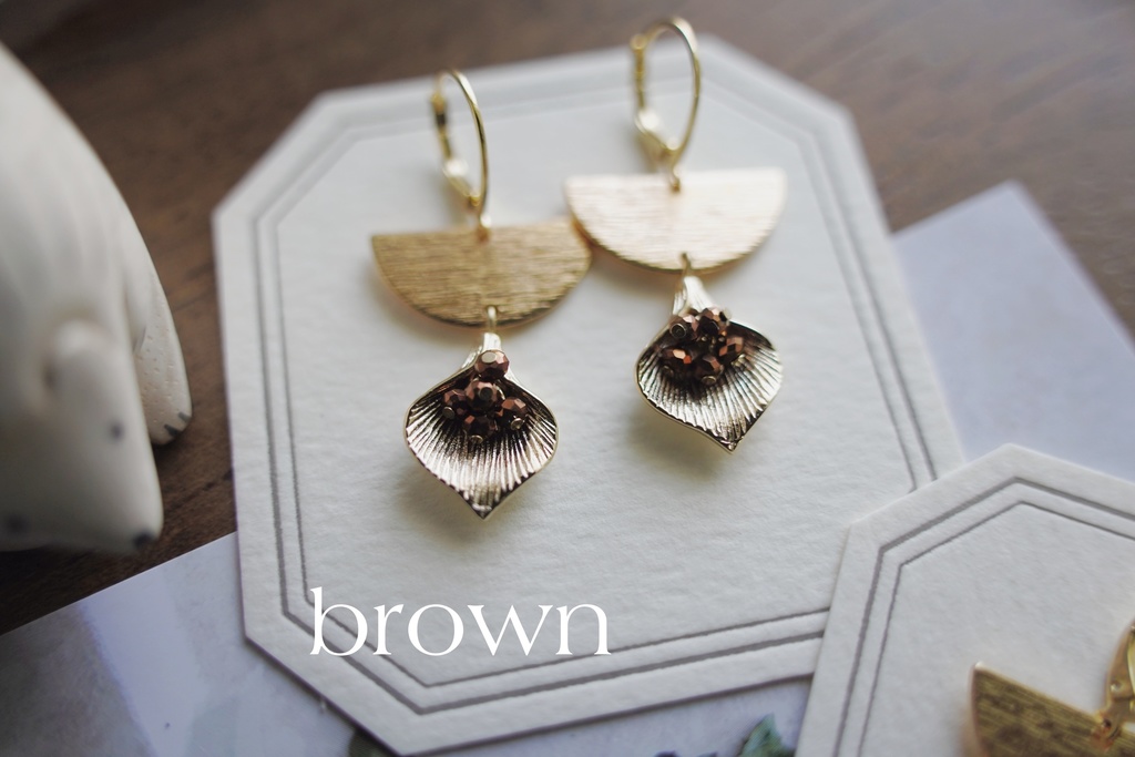 ラグジュアリーフラワーの耳飾り