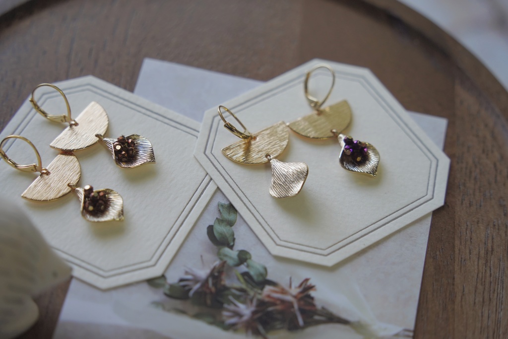 ラグジュアリーフラワーの耳飾り