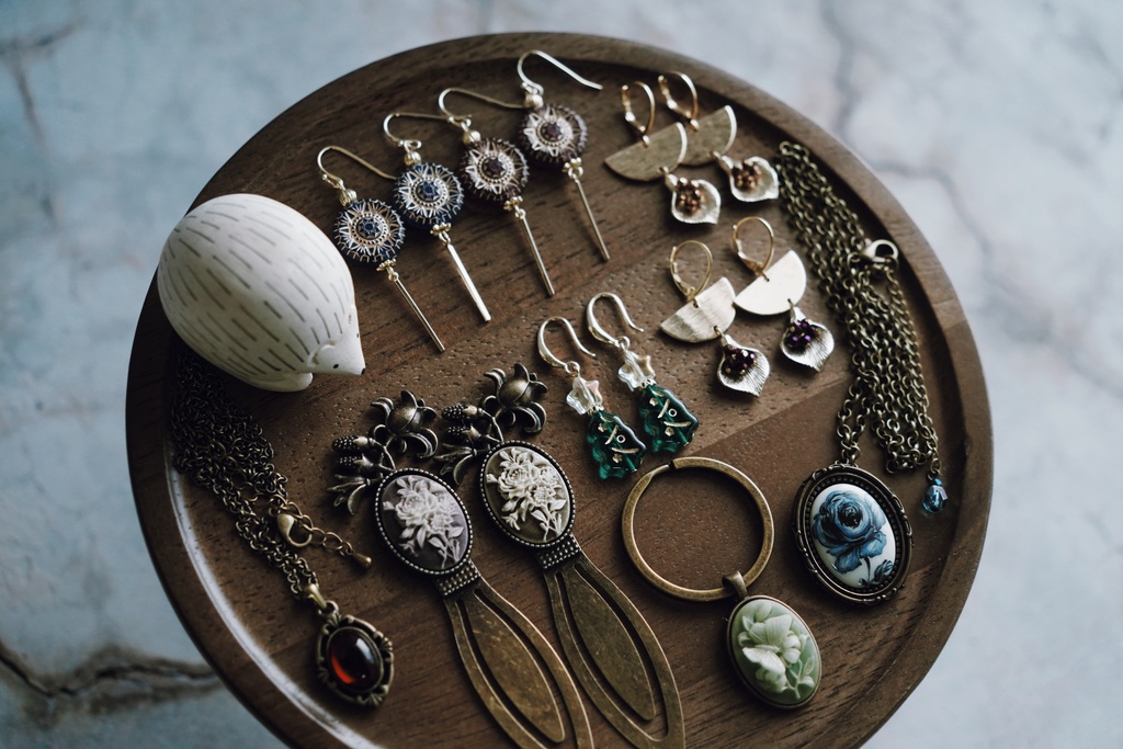 ラグジュアリーフラワーの耳飾り