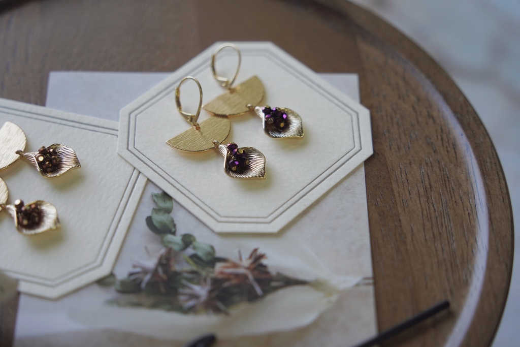 ラグジュアリーフラワーの耳飾り