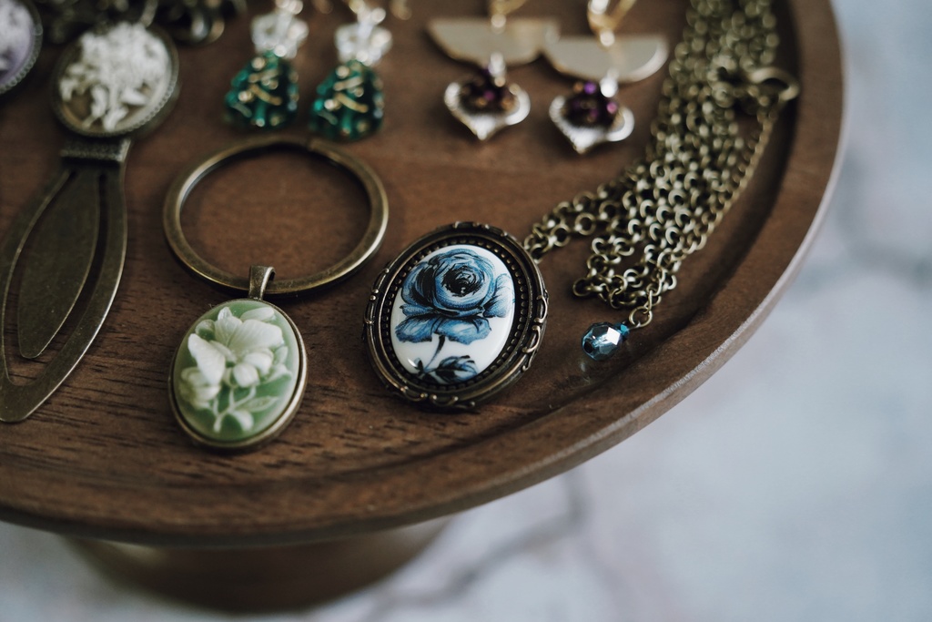 青薔薇の首飾り