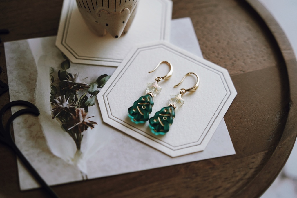 クリスマスツリーの耳飾り