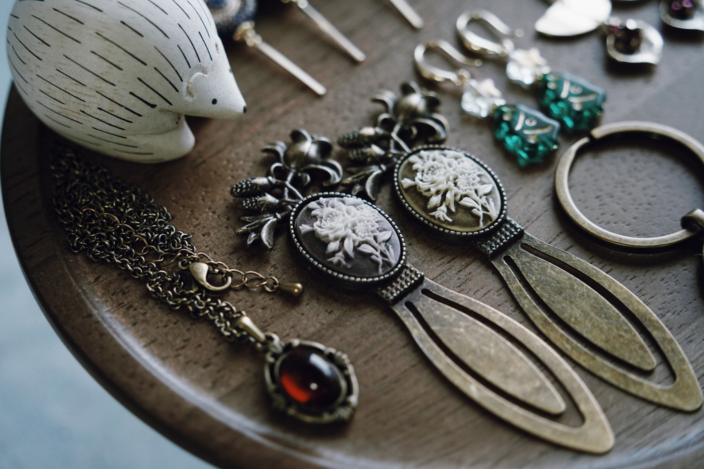 アンティークローズのブックマーカー