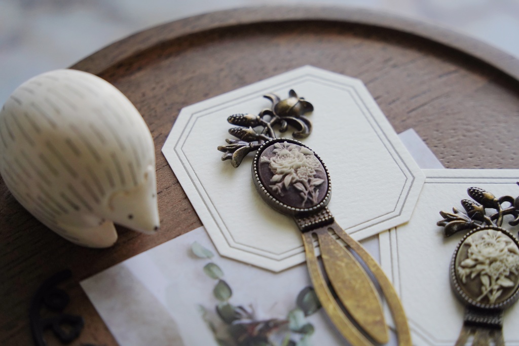 アンティークローズのブックマーカー