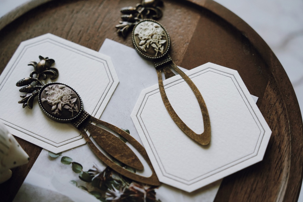 アンティークローズのブックマーカー