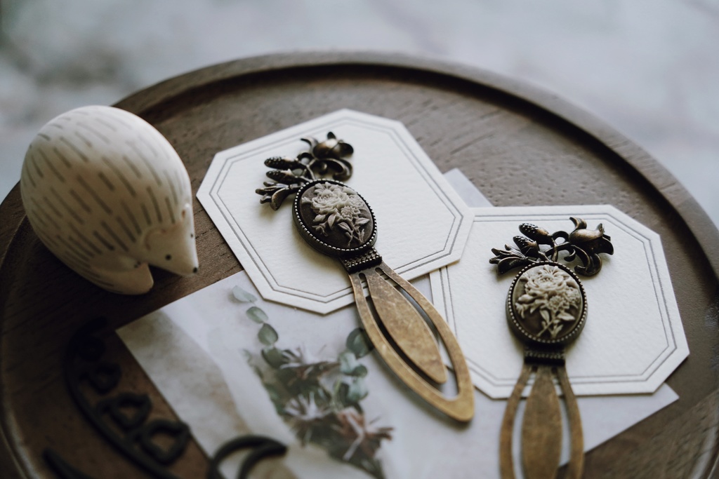 アンティークローズのブックマーカー