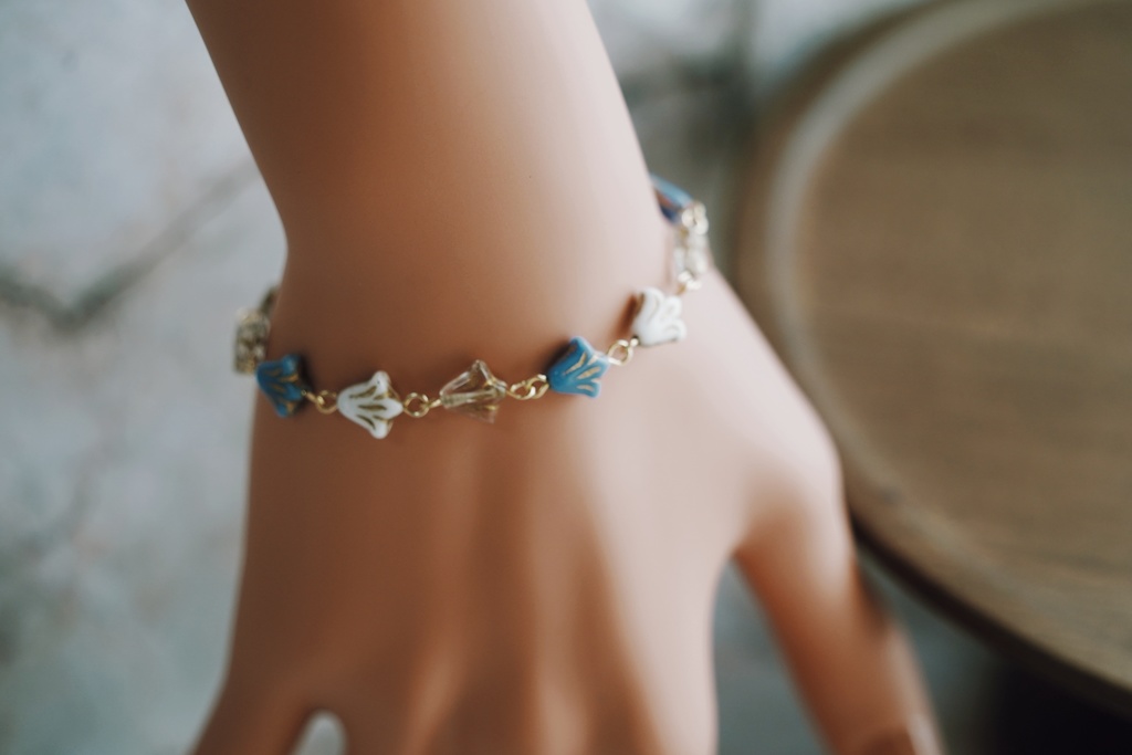 百合のブレスレット