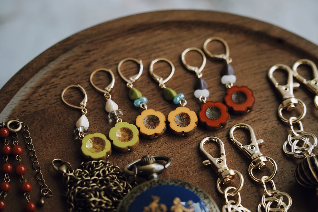 レトロ梅の耳飾り