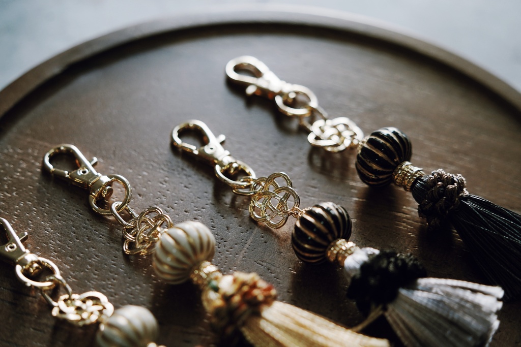 綾とフリンジのキーホルダー