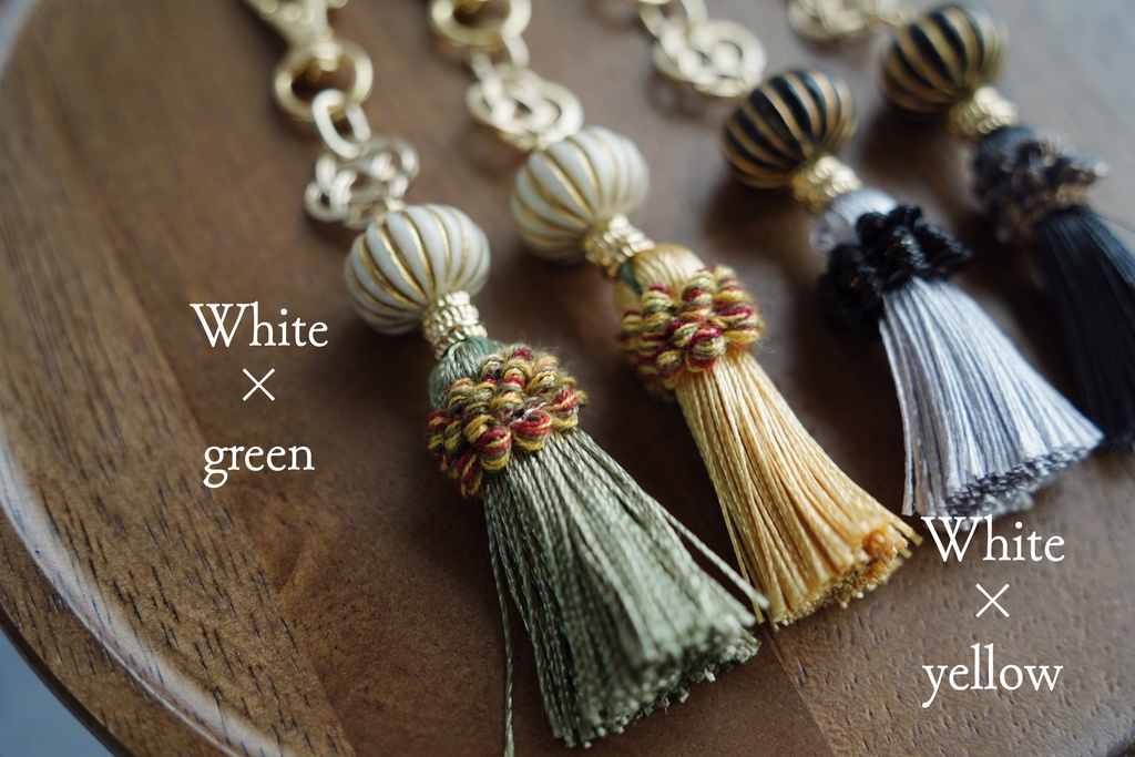 綾とフリンジのキーホルダー