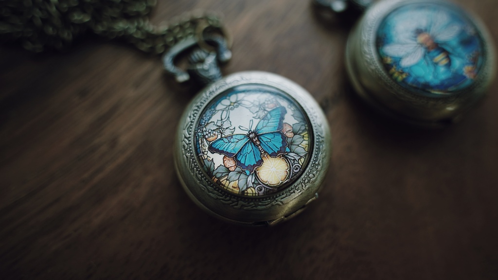 蜜蜂ト蝶々の懐中時計