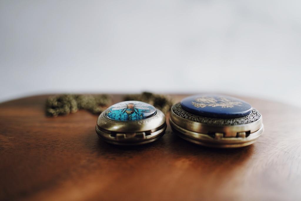 蜜蜂ト蝶々の懐中時計